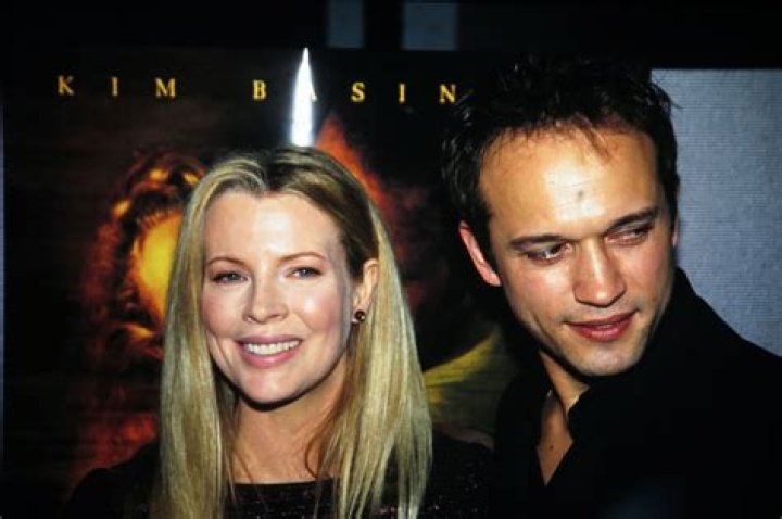 Kim Basinger Reveals Agoraphobia Battle That Left Her Housebound – Hollywood Life