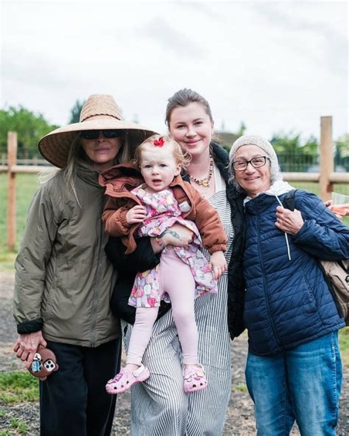 Kim Basinger Slams Ex Alec Baldwin: He Wasn’t ‘Mentally Available’ For Tough Conversations