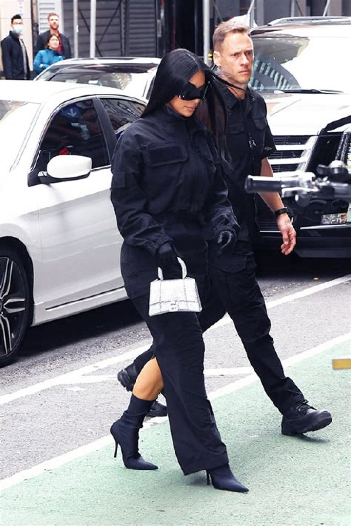 Kim Kardashian Carries Balenciaga Purse In New York: Photos – Hollywood Life