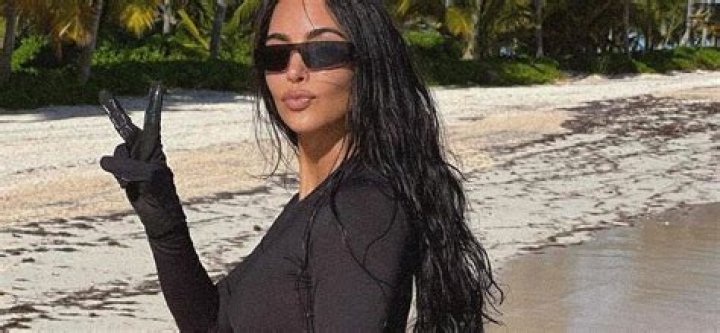 Kim Kardashian Rocks Black Bikini While Outside: Photos – Hollywood Life