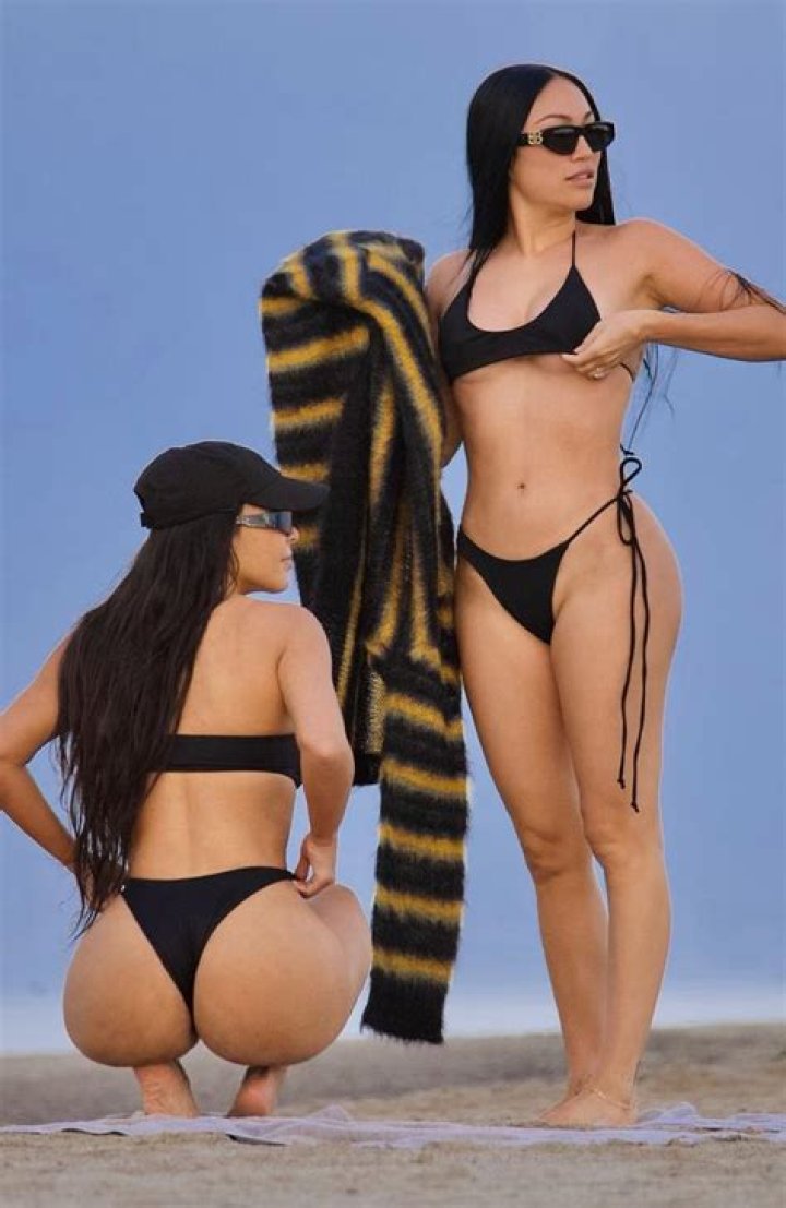 Kim Kardashian Rocks Sexy Black Thong Bikini On Malibu Beach – Hollywood Life