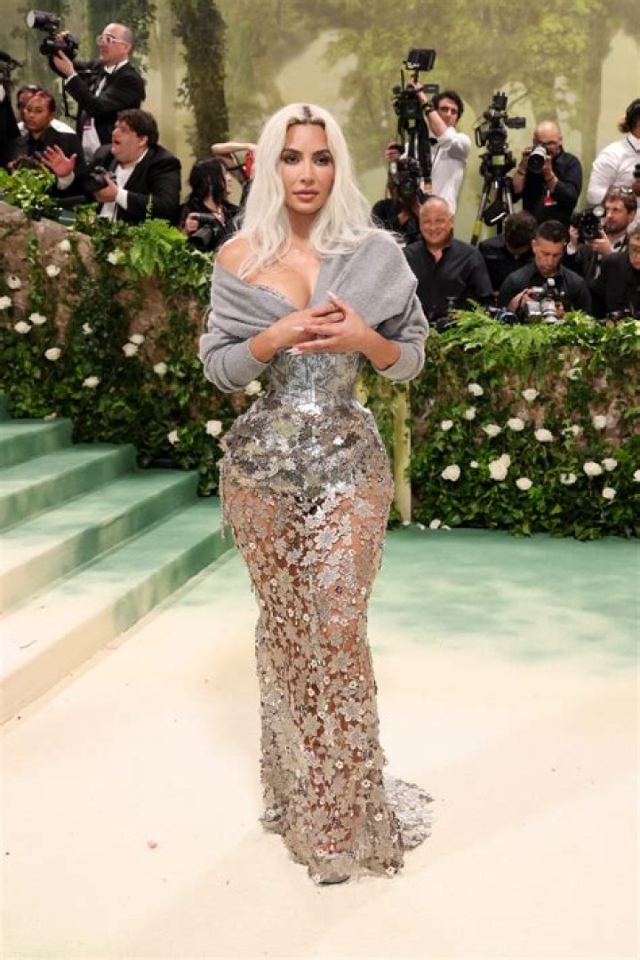 Kim Kardashian Cries After Failing To Fit Into Versace Dress Amid 18 Lb. Weight Gain — See Pic