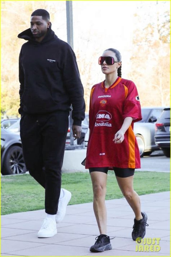 Kim Kardashian Leaves North’s Basketball Game With Saint & Chicago – Hollywood Life
