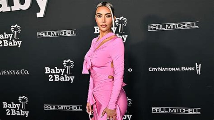 Kim Kardashian Poses In Pink Valentine’s Day SKIMS Lingerie: Photos – Hollywood Life