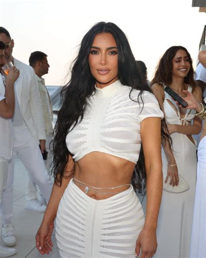 Kim Kardashian’s Response To Claims She Photoshopped Her Belly Button – Hollywood Life