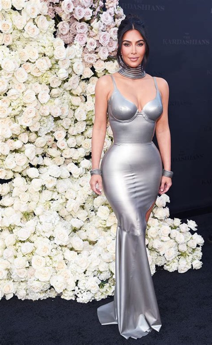 Kim Kardashian Sparkles In Silver Short Shorts & Matching Bustier Top: Photos