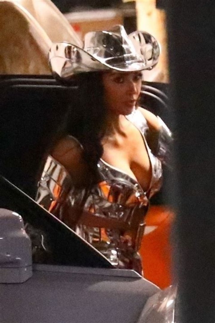 Kim Kardashian’s Space Cowboy Halloween Costume 2021: Photos – Hollywood Life