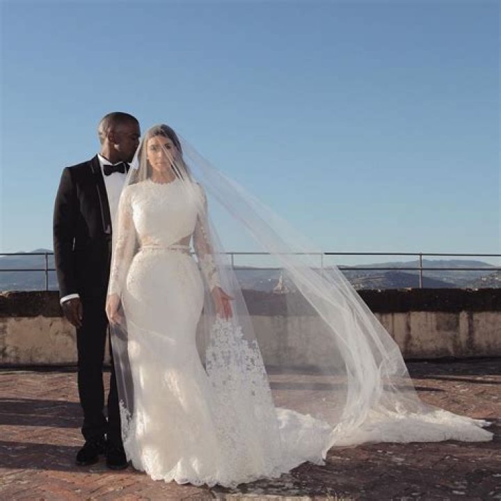 Kim Kardashian’s Wedding Dress With Kanye West — See Sheer Back Of Her Gown – Hollywood Life