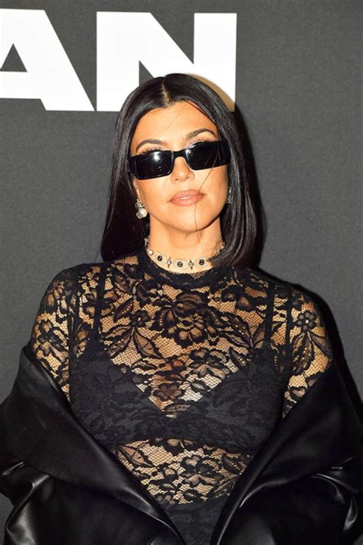 Date With Travis Barker – Hollywood Life