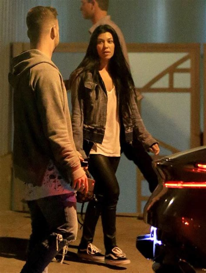 Kourtney Kardashian & Mystery Man — Pics