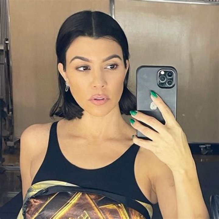 Kourtney Kardashian Rocks Minimal Makeup While Holding Hands With Travis Barker On Date Night
