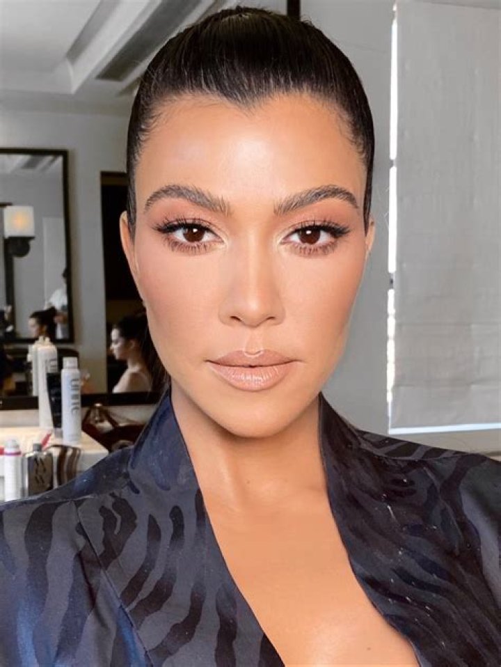 Kourtney Kardashian’s Makeup Free Selfie – See Photo – Hollywood Life
