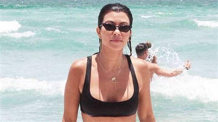 Kourtney Kardashian Goes ‘Night Swimming’ In Sexy Black Bikini: Photos – Hollywood Life