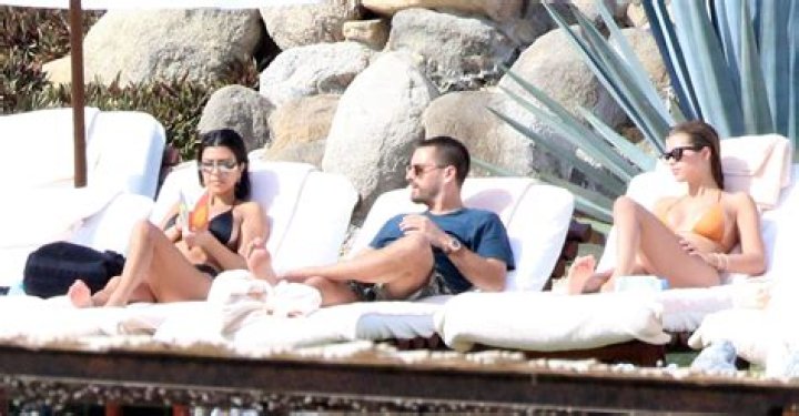 Kourtney Kardashian & Sofia Richie’s Vacation Looks With Scott Disick — Pics