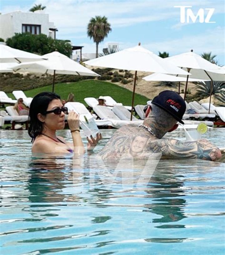 Kourtney Kardashian & Travis Barker Kiss In Cabo Pool: Photos – Hollywood Life