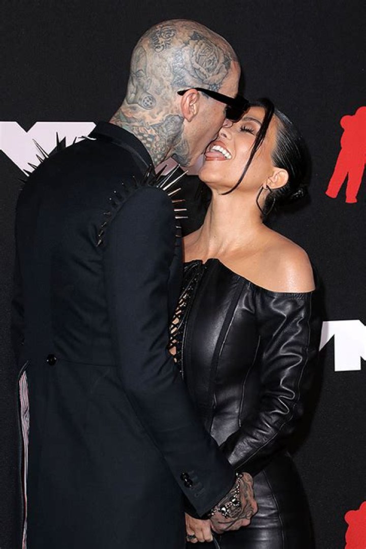 Kourtney Kardashian & Travis Barker Kiss During ‘Snowed In’ Valentine’s Day At Amangiri: Photos