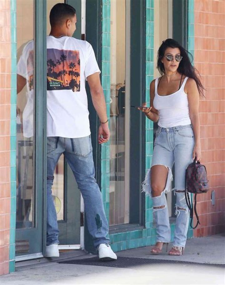 Kourtney Kardashian & Younes Bendjima: He’s Young, But She’s ‘Learning From Him In The Bedroom’