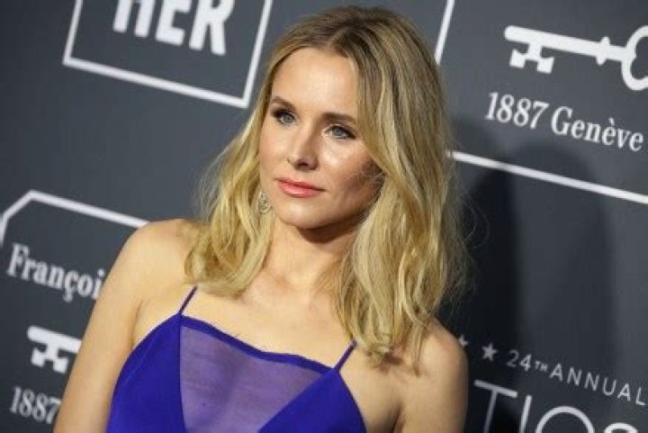 Kristen Bell Shares Dinner Party Photo With Jen Aniston & More Stars – Hollywood Life