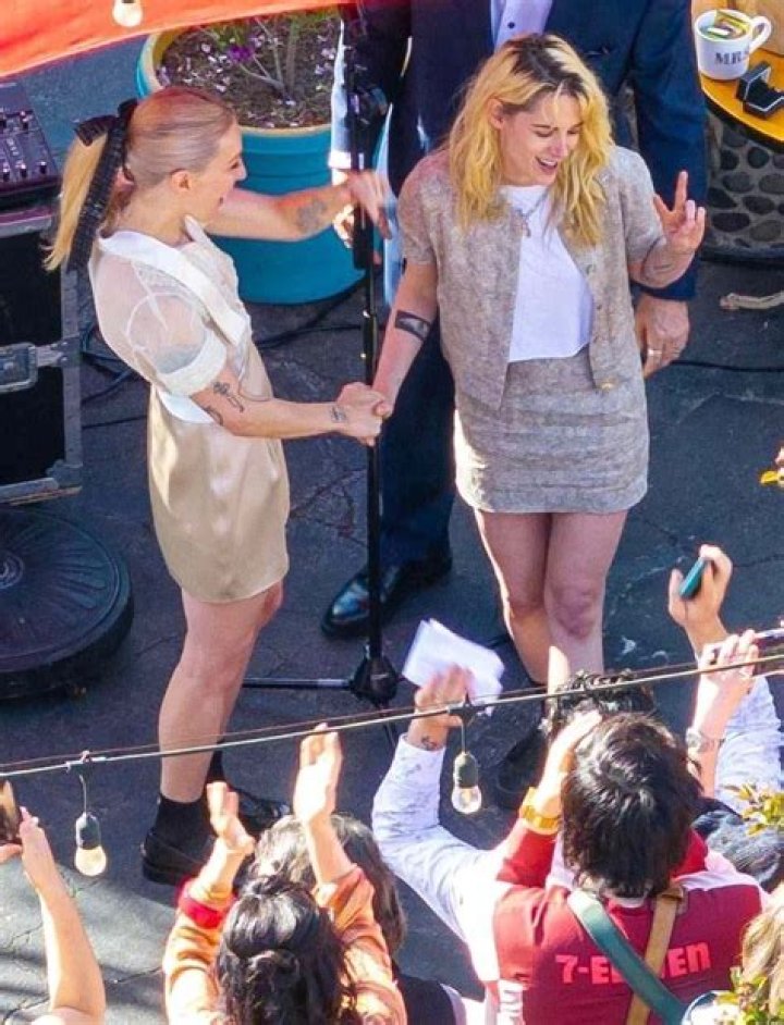 Kristen Stewart Attends Max Thieriot’s Wedding — Missing Robert Pattinson – Hollywood Life