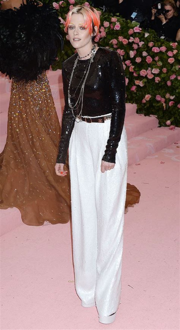 Photos Of Black & White Look – Hollywood Life