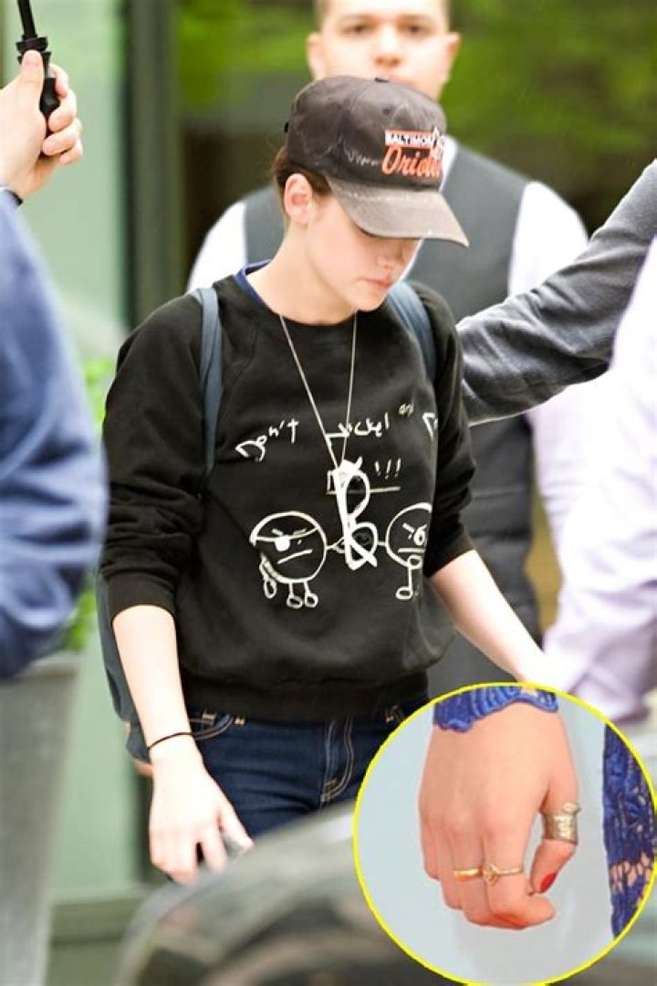 Kristen Stewart Spotted Out In L.A. For First Time Since Affair