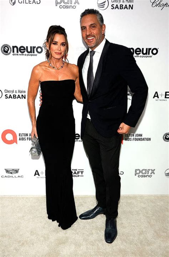 Kyle Richards’ Husband Mauricio Umansky Reacts To Divorce Rumors – Hollywood Life