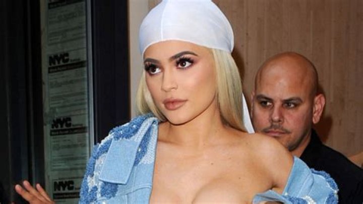 Kylie Jenner Bares Her Abs In A Crop Top & Designer Jeans During Beverly Hills Outing