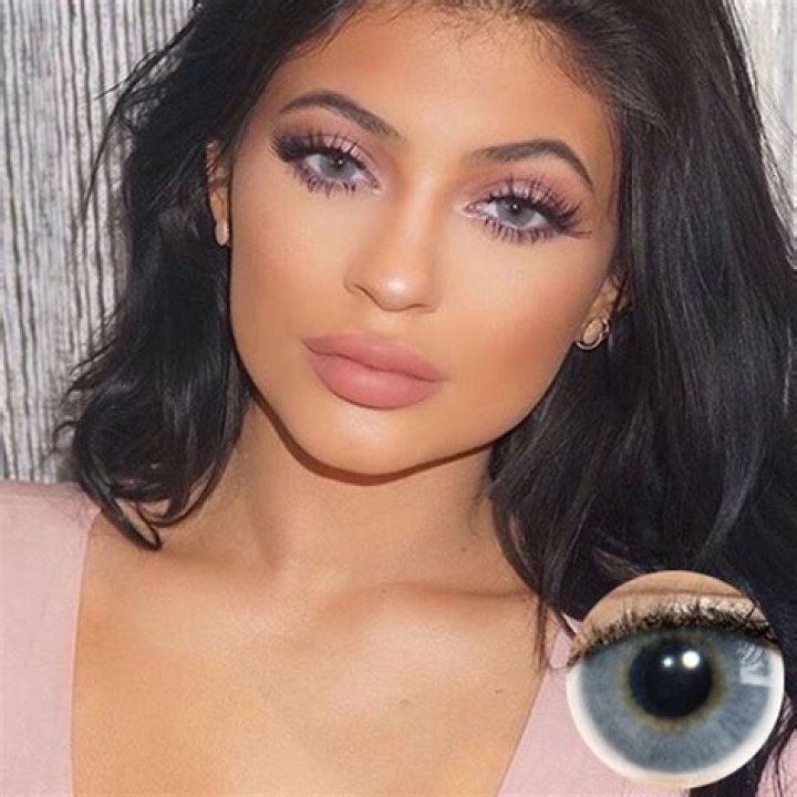 Kylie Jenner Rocks Colored Contact Lenses & Looks Unrecognizable – Hollywood Life