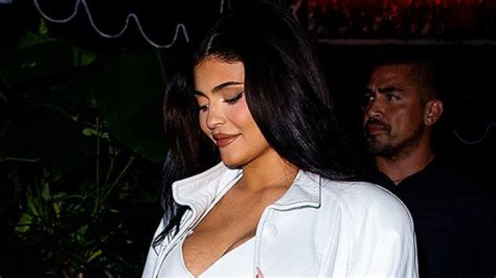 Kylie Jenner Confirms Son Aire’s Name Pronunciation – Hollywood Life