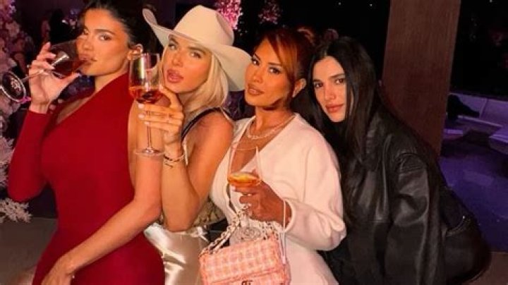 Kylie Jenner Hangs Out With Friends At Coachella: Photos – Hollywood Life