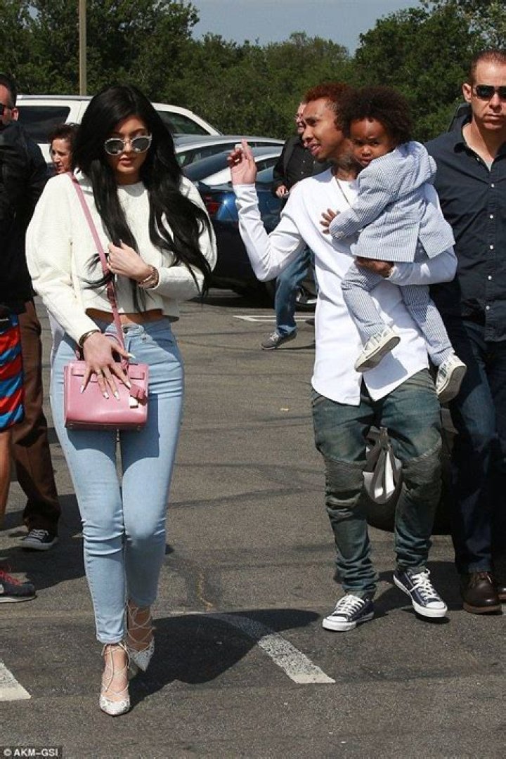 Kylie Jenner Plays ‘Dress Up’ In Her New Mansion After Drake Apologizes For ‘Disrespecting’ Her