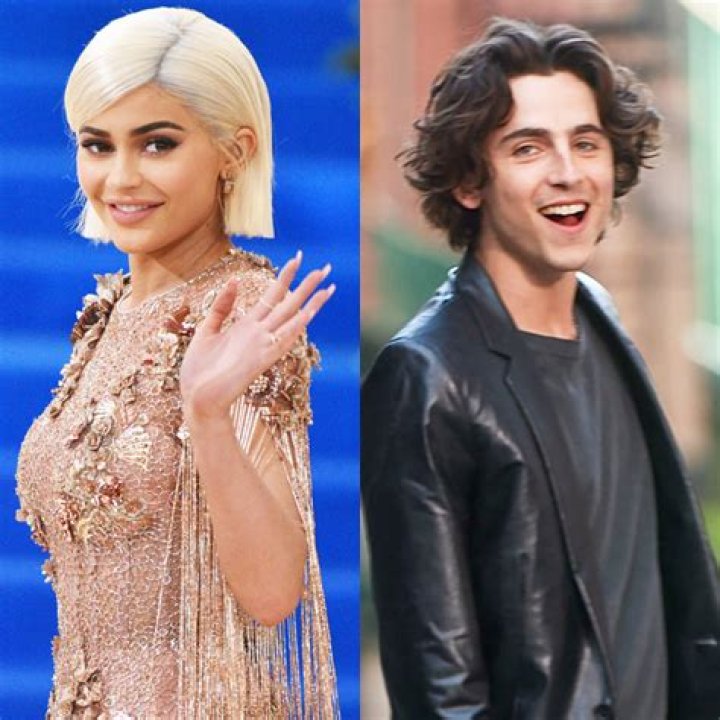 Kylie Jenner Wears Ring On Left Hand Amid Timothee Chalamet Rumors – Hollywood Life