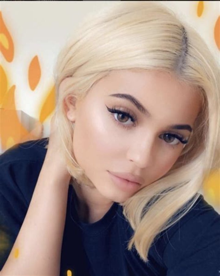 Kylie Jenner Cuts Hair Into Cute Shoulder-Length Bob — Shows Off On Snapchat