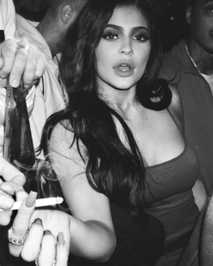 Kylie Jenner Smoking A Cigarette — See Kendall Jenner’s Party Pic – Hollywood Life