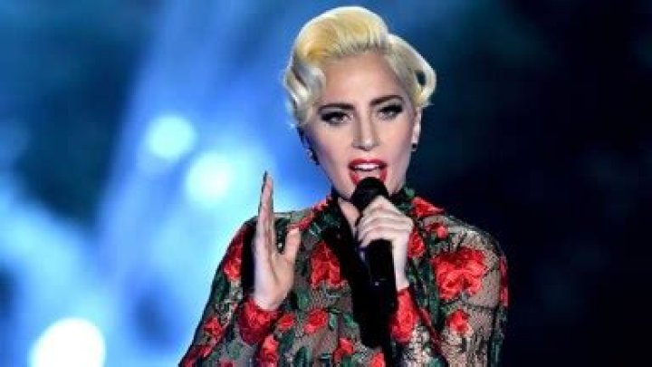 Lady Gaga Kisses Her Trumpet Player Onstage After Split From Fiance – Hollywood Life