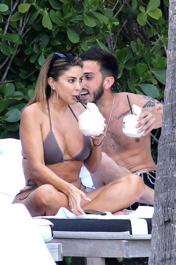 Larsa Pippen With Mystery Man In Bikini Photos While PDAing In Miami – Hollywood Life