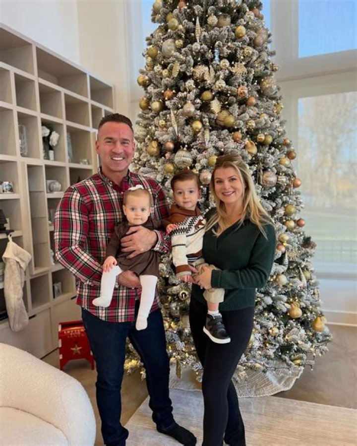 ’Jersey Shore’s Lauren Sorrentino Shows Off First Glimpse Of Her Growing Baby Bump In Christmas Eve Video