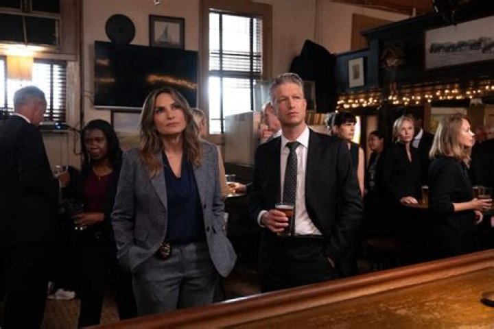 SVU’ Star Peter Scanavino & Wife Expecting Baby – Hollywood Life