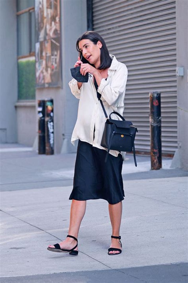 Lea Michele Arrives In NYC After Landing ‘Funny Girl’ Role – Hollywood Life