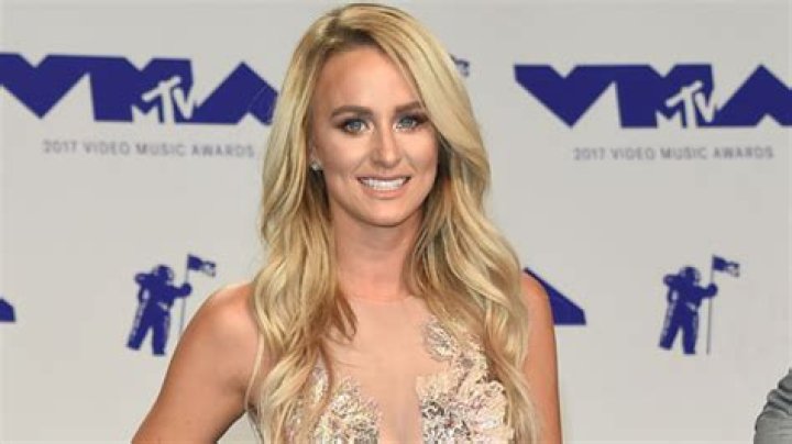 Teen Mom 2’s Leah Messer Stuns In Mini Skirt During Girls’ Night Out With Country Star Gabrielle Mooney
