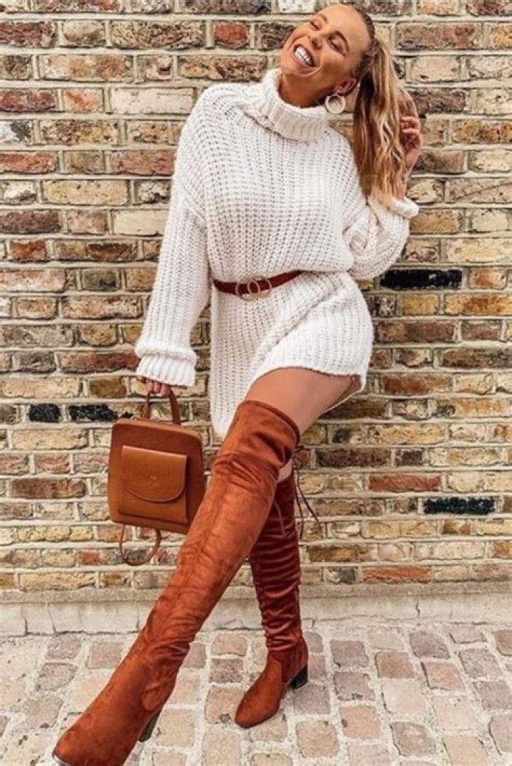 ‘Teen Mom 2’ Leah Messer Looks Gorgeous Pumpkin Picking In Minidress & Thigh-High Boots.
