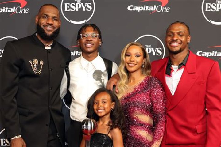 LeBron James Gazes At His Wife Of 6 Years Savannah After His Game & Fans Live For It: ‘Love Is Beautiful’