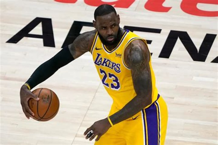LeBron James Mocks ‘Courtside Karen’ Who Was Kicked Out Of Game After Heckling Him