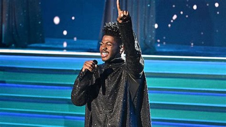 Lil Nas X Stopped Concert To Take ‘Mean’ Poop: Watch – Hollywood Life