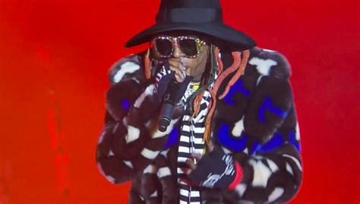 Lil Wayne’s Imagine Dragons Performance Outfit Mocked With Savage Memes – Hollywood Life