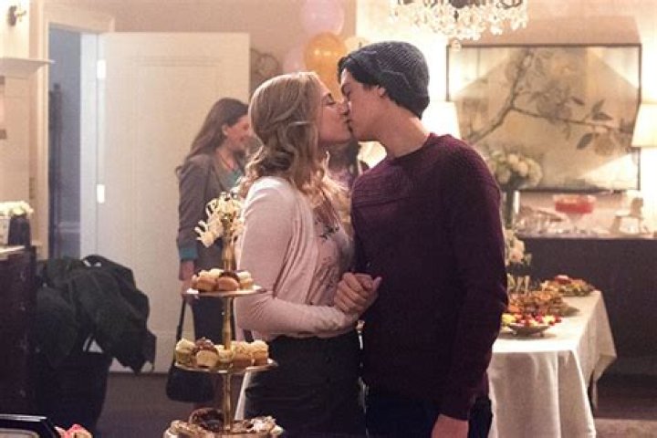 Lili Reinhart Reveals Actors Aren’t Allowed To ‘Kiss With Tongue’ On CW Shows