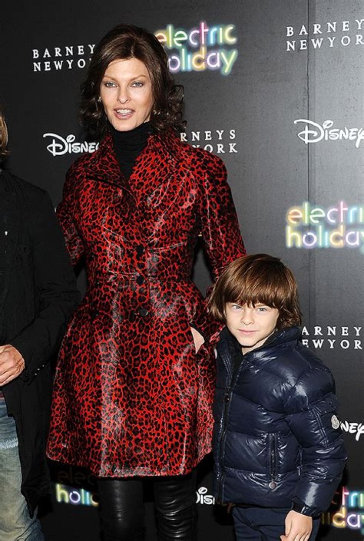 Linda Evangelista’s Son Turns 16 & She Celebrates With Rare Photo – Hollywood Life