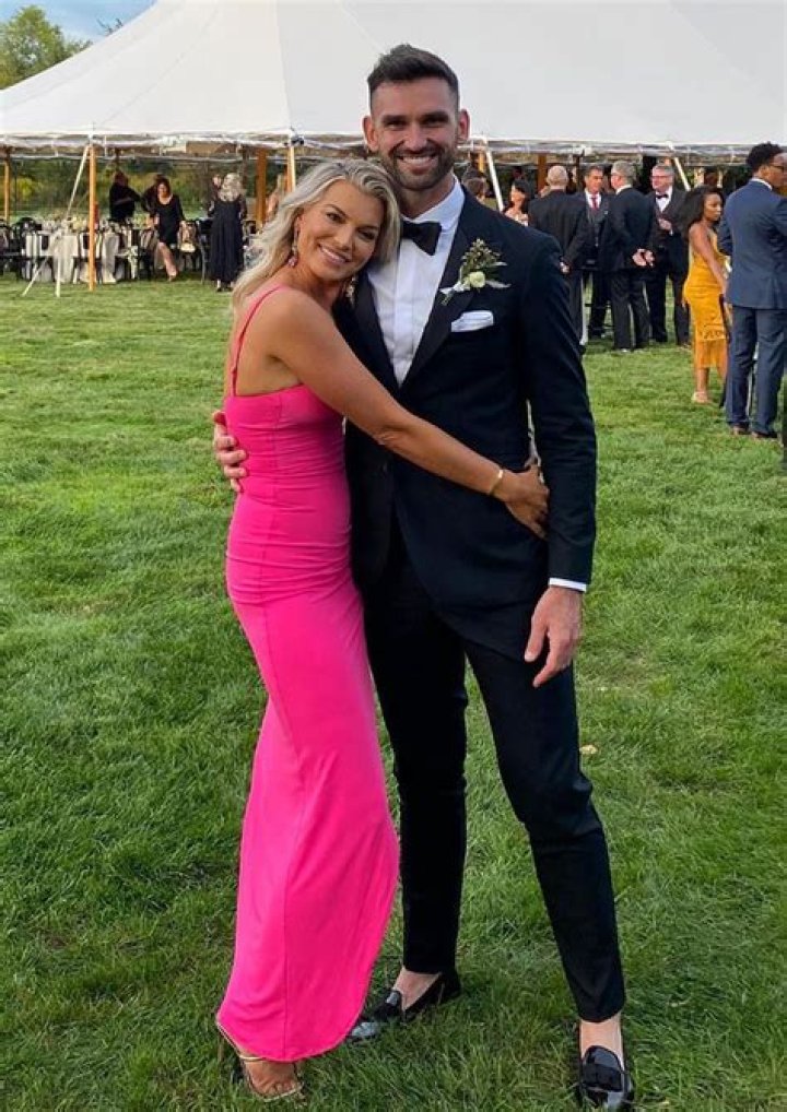 Lindsay Hubbard & Carl Radke’s Relationship Timeline – Hollywood Life