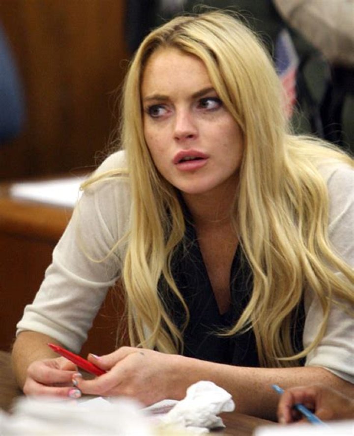 Experts Tell Us Lindsay Lohan Will Have A Tough Time Detoxing In Jail! – Hollywood Life
