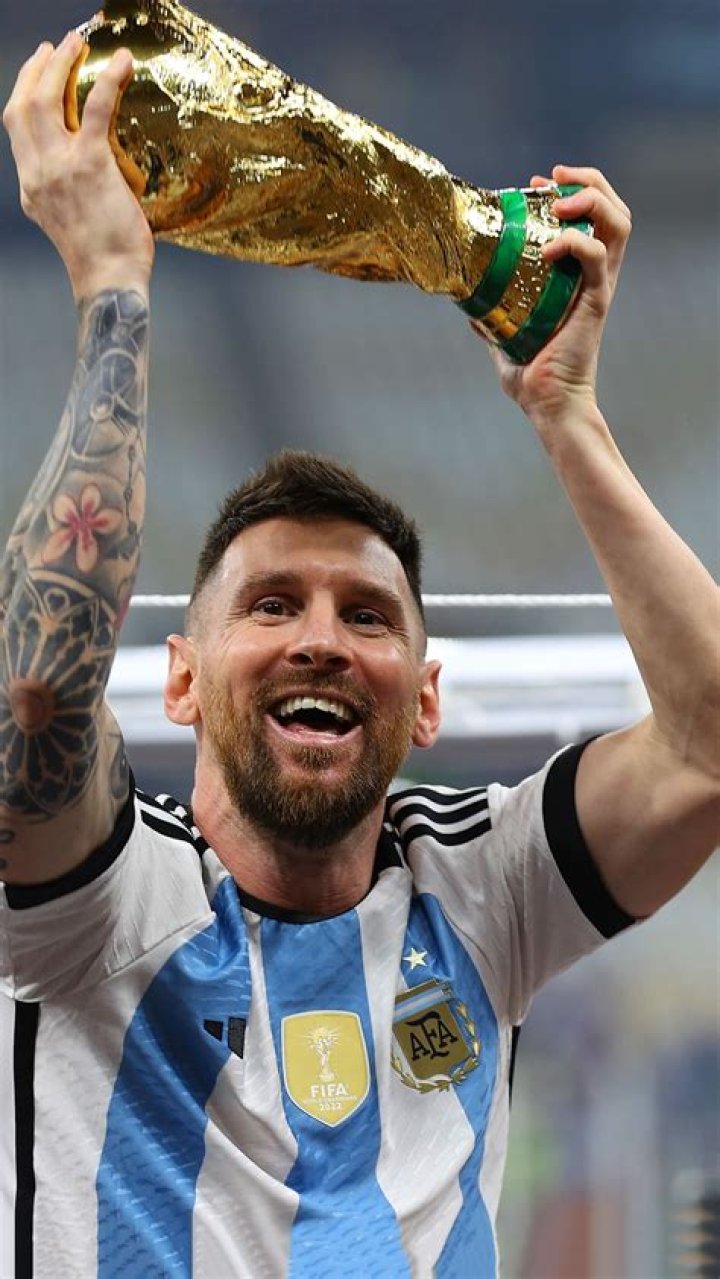 Lionel Messi’s Nearly Thrown From Bus During Victory Parade In Buenos Aires: Watch